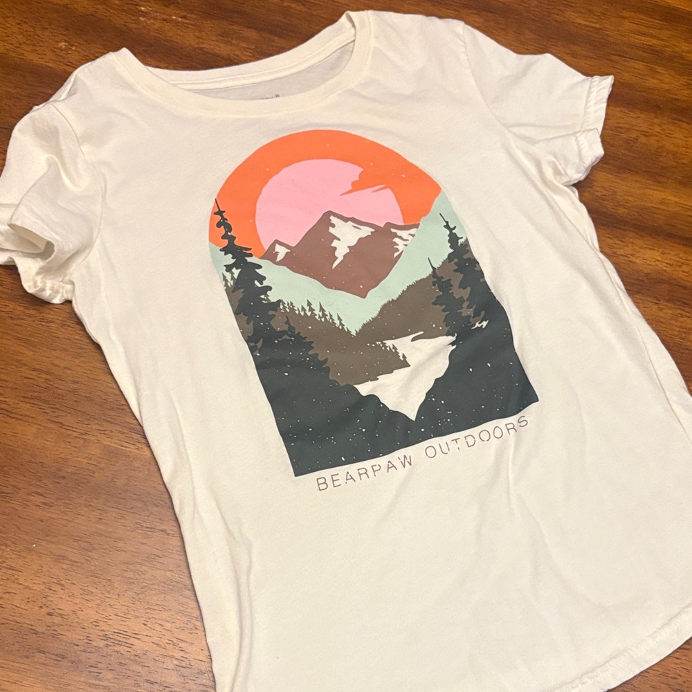 BearPaw Cream Tee with Vibrant Graphic